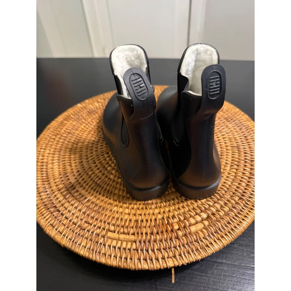 Khumbu Camille Black Faux Fur Lined Chelsea Rain Boots Ankle Waterproof Mens 7M